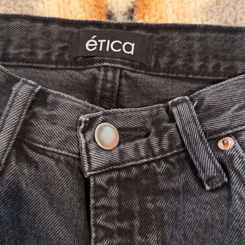 Etica Finn Twist Seam Straight Leg Jeans in Obsidian Size 28